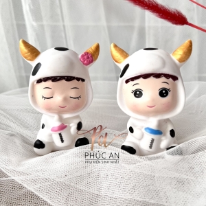Mô hình cặp bò sữa trang trí bánh kem bằng nhựa resin